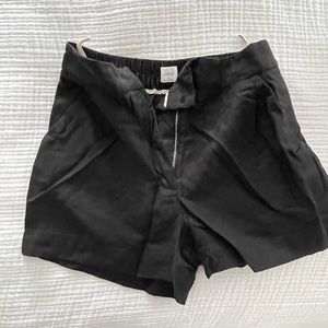 NWOT- Aritzia Wilfred Linen Shorts with Stretch Waist- Size S